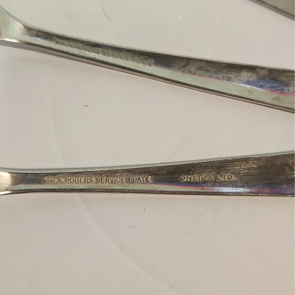 Wm A Rogers Oneida 1938 Silverplate set x 4 Teaspoons Harmony VTG